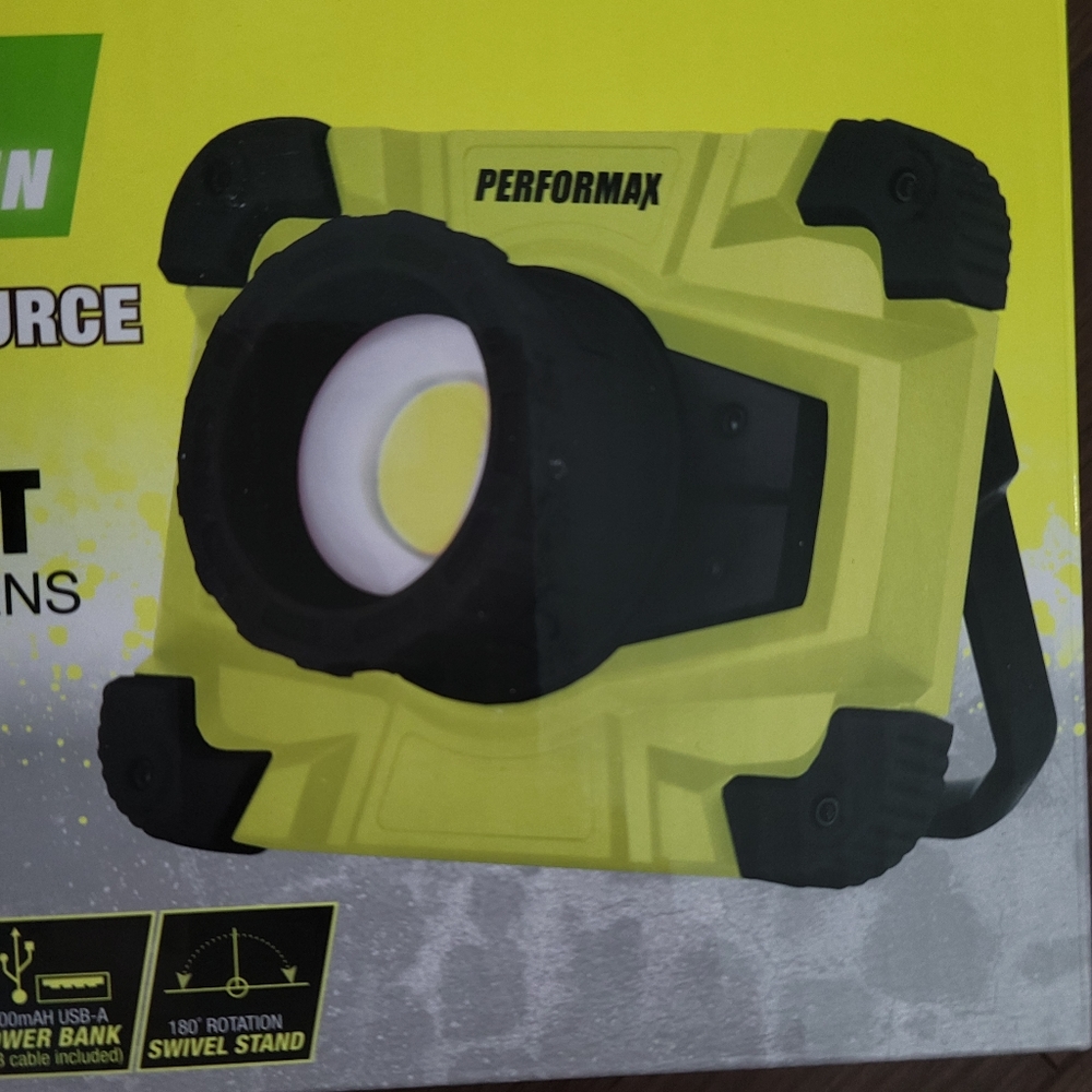 Dual power source LED Work Light with Focus Lens - Picture 2 of 7